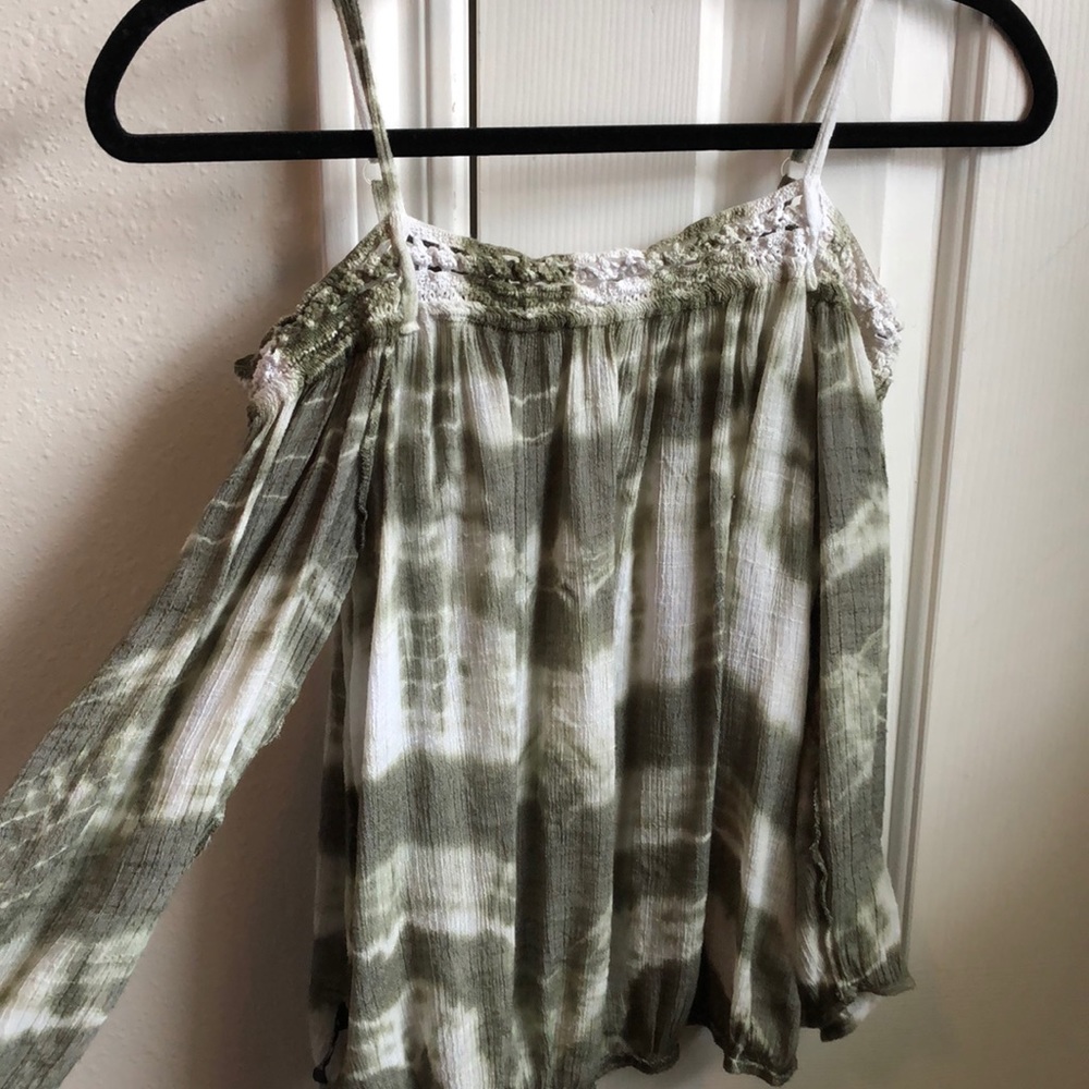 Off the shoulders shirt